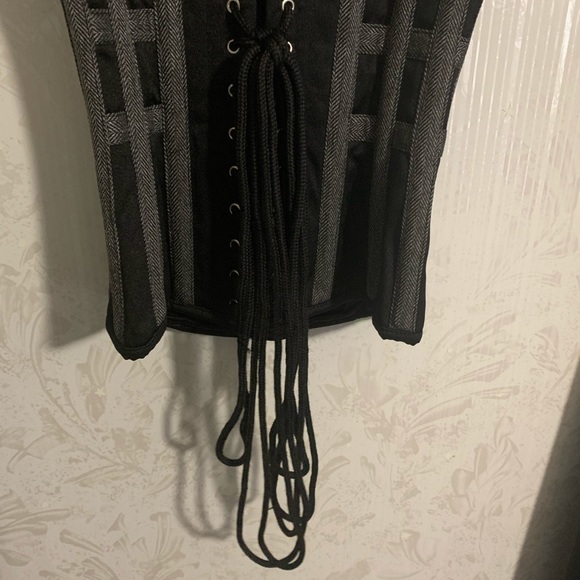 Heavy Red Anatomy of Distinction Epic Noir Steel-Boned Corset - Picture 7 of 14